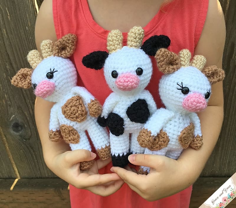 Вязаная мини-коровка крючком